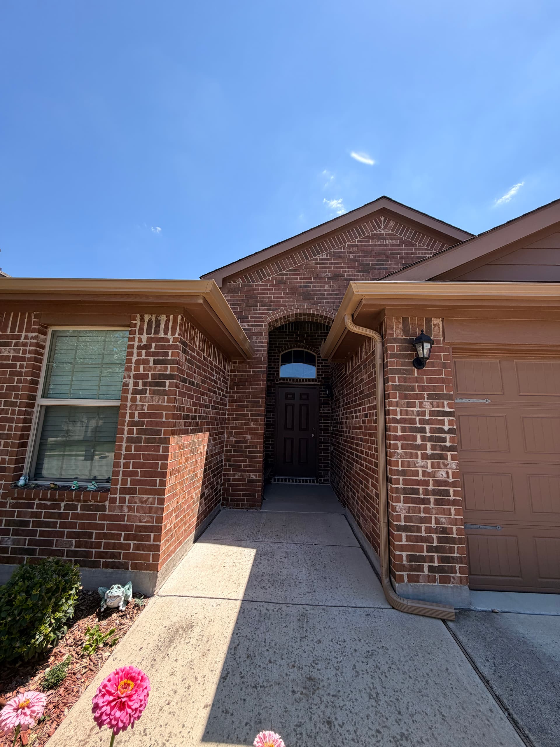 Gallery photos for Seamless Gutter Installation on a Brick Home in Azle: Image #1