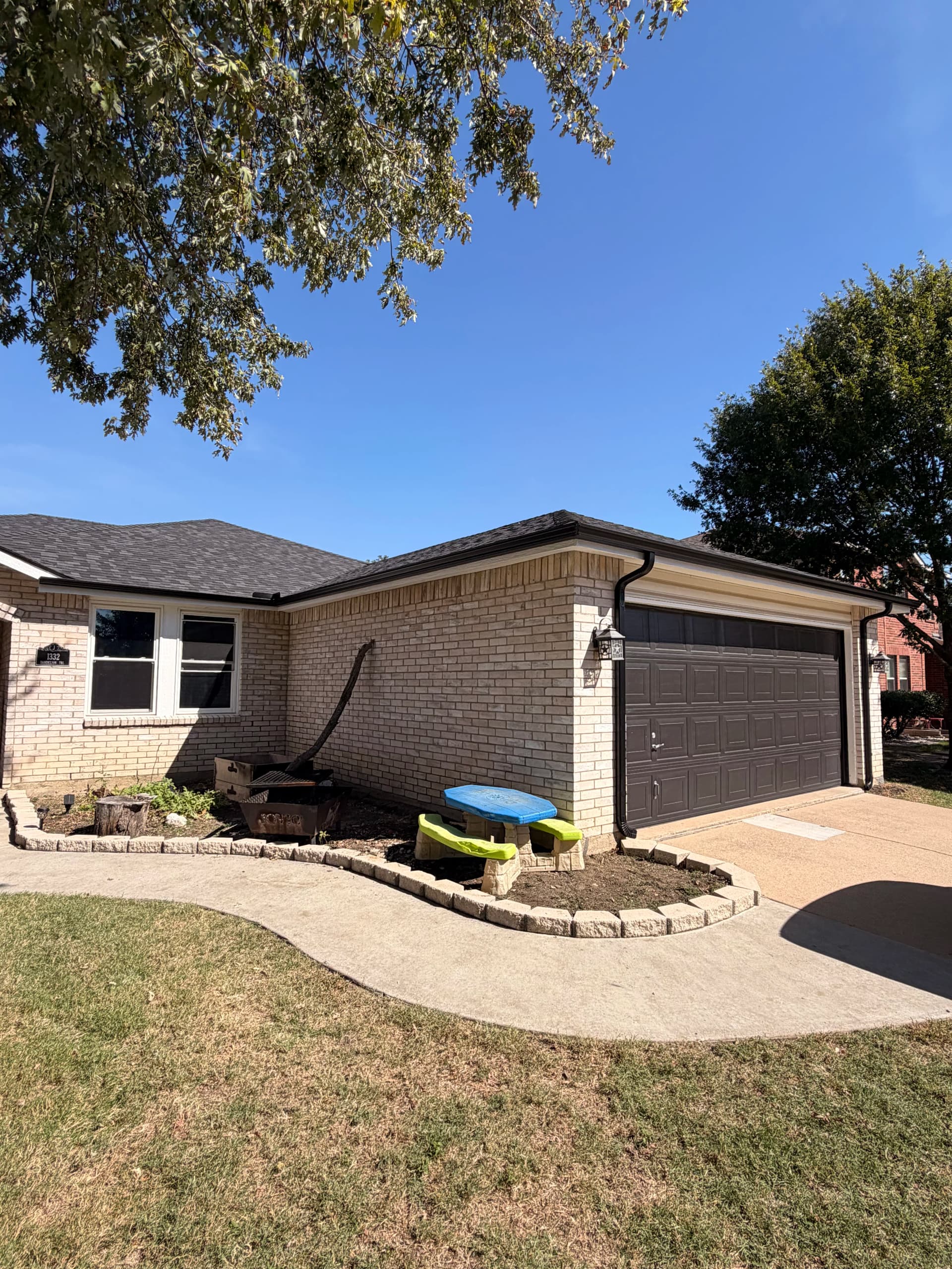 5-Inch Seamless Gutter Installation for a Texas Home image