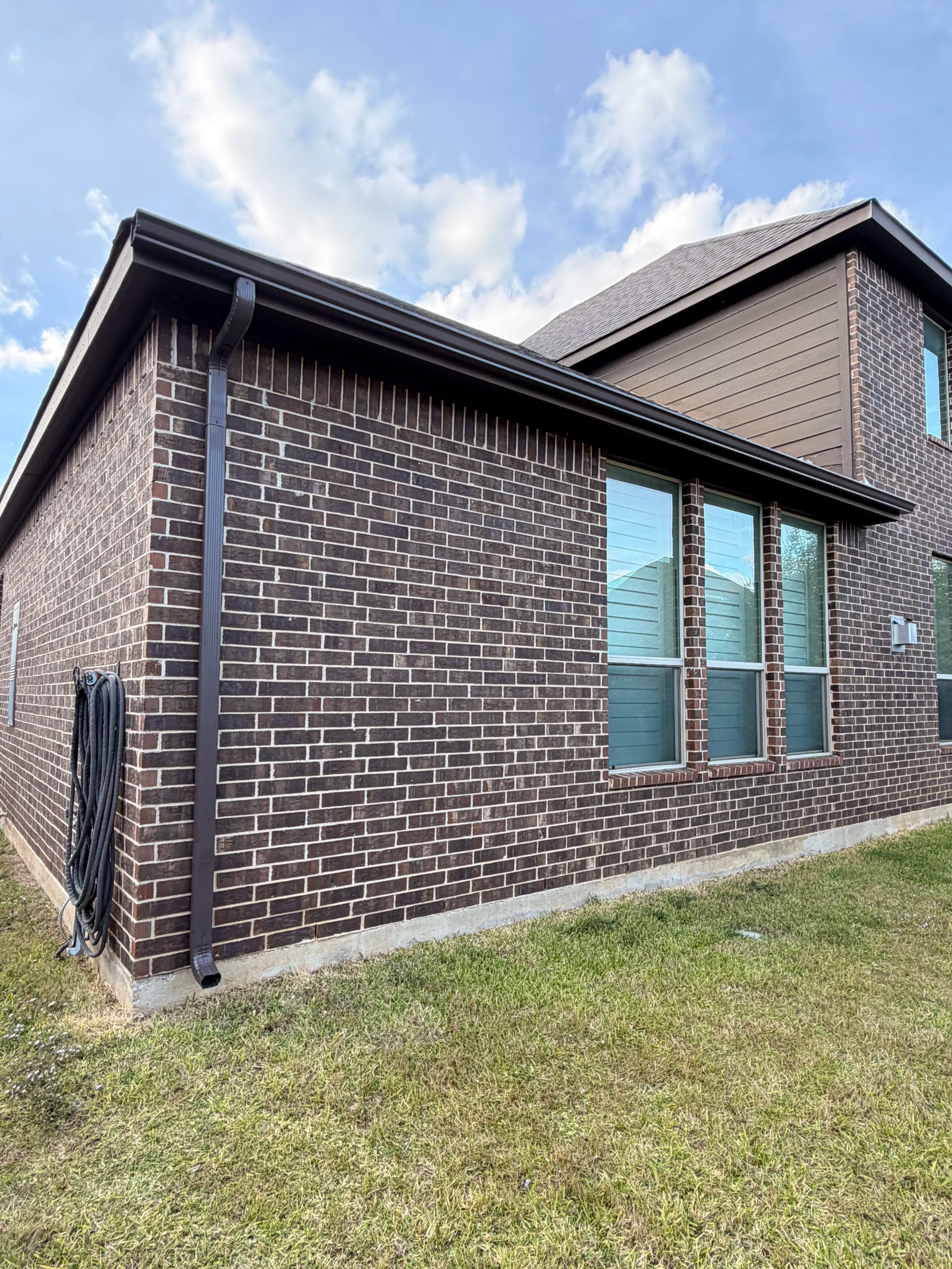 Gallery photos for Back Roof and Porch Gutter Installation Done Right in Burleson: Image #1