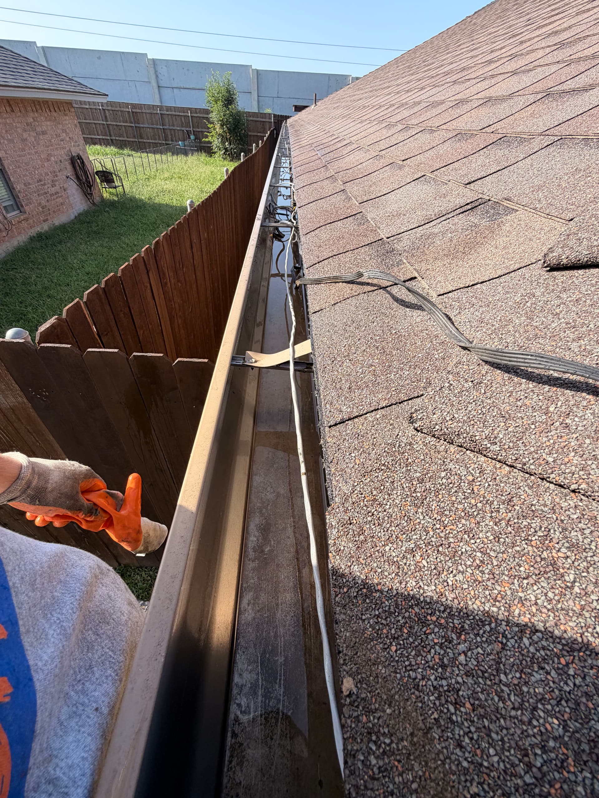 Gallery photos for Clogged Gutters Cleaned Out at Arlington Home: Image #3