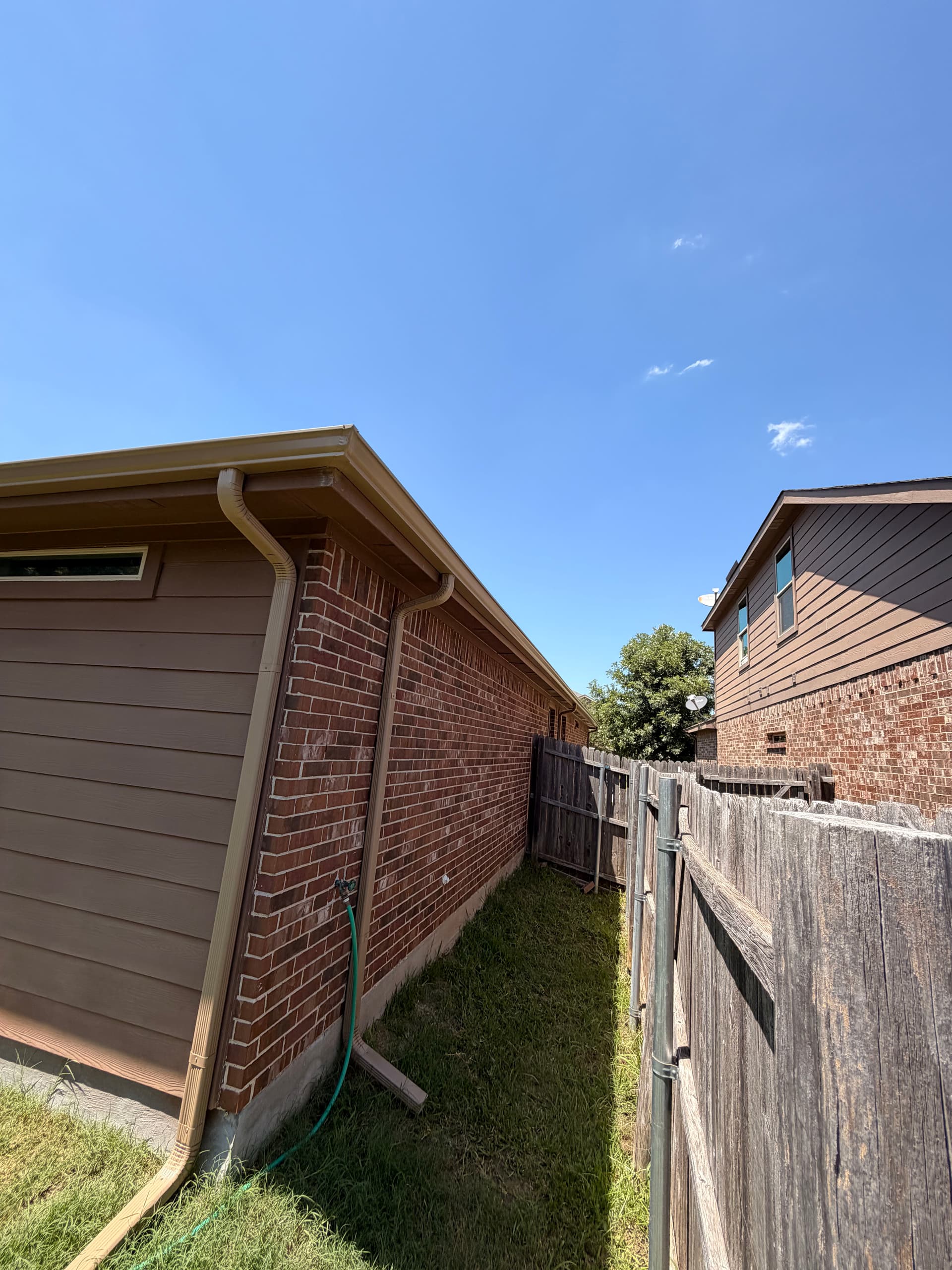 Gallery photos for Seamless Gutter Installation on a Brick Home in Azle: Image #5