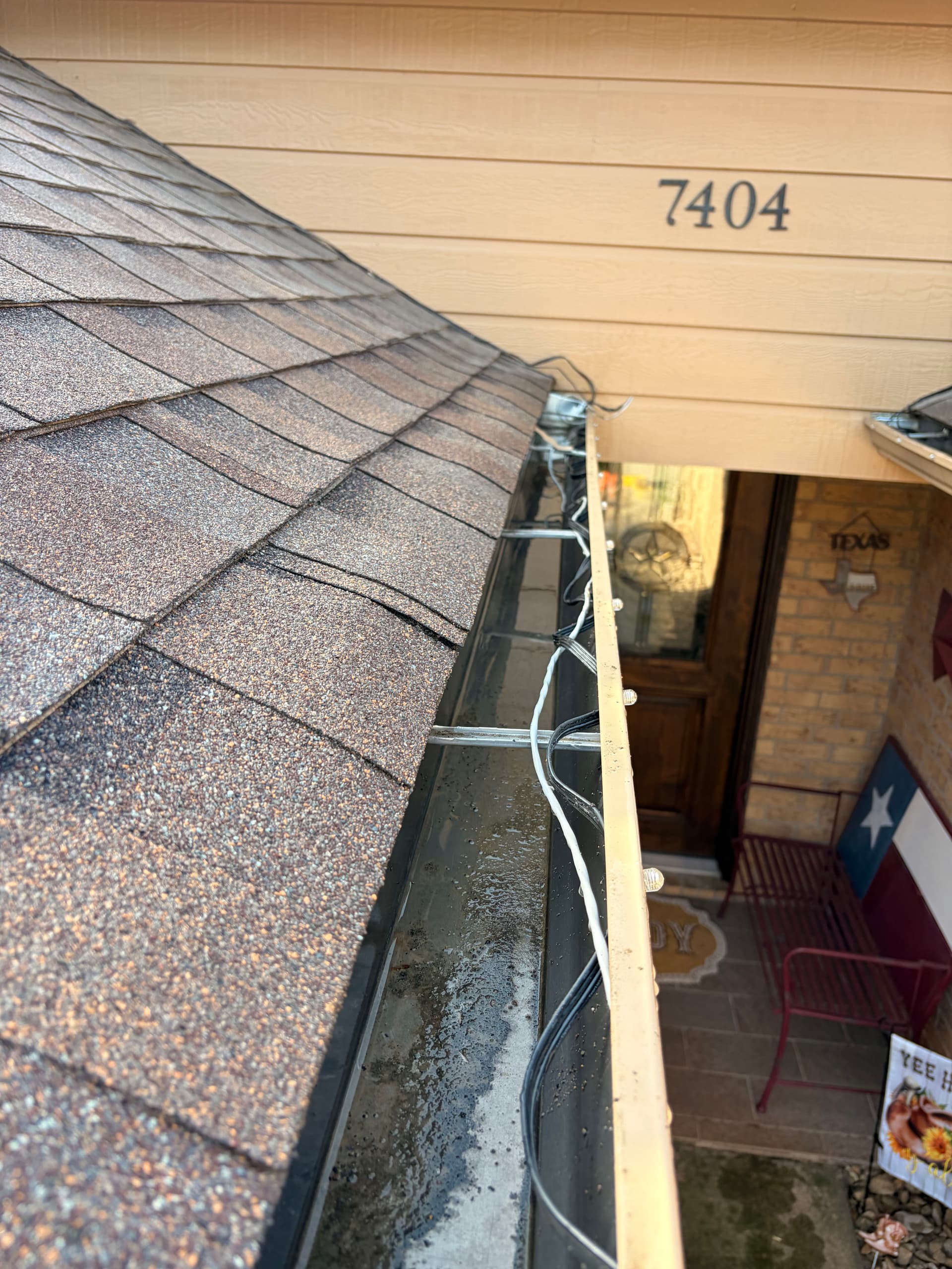 Gallery photos for Clogged Gutters Cleaned Out at Arlington Home: Image #2