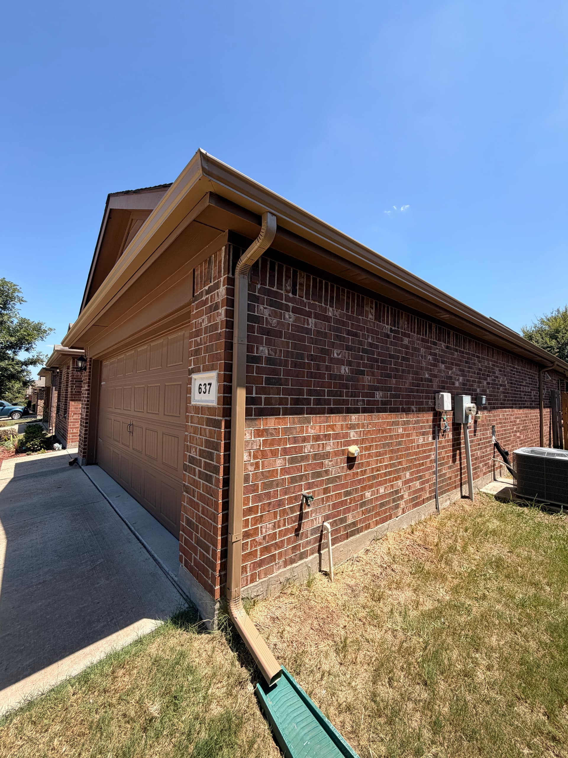 Gallery photos for Seamless Gutter Installation on a Brick Home in Azle: Image #2