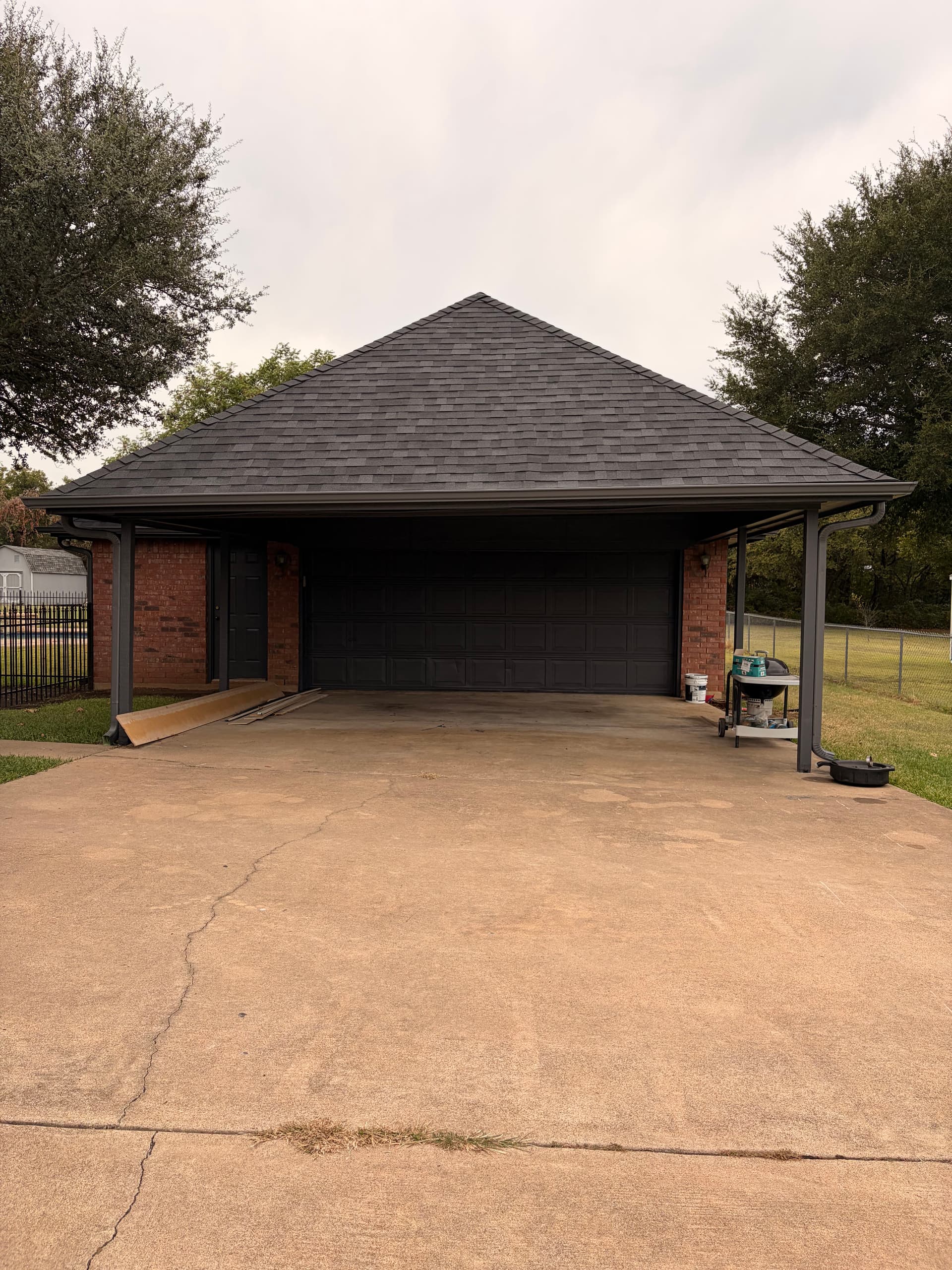 Gallery photos for Tuxedo Gray 5-Inch Seamless Gutters on a Brick Home: Image #6