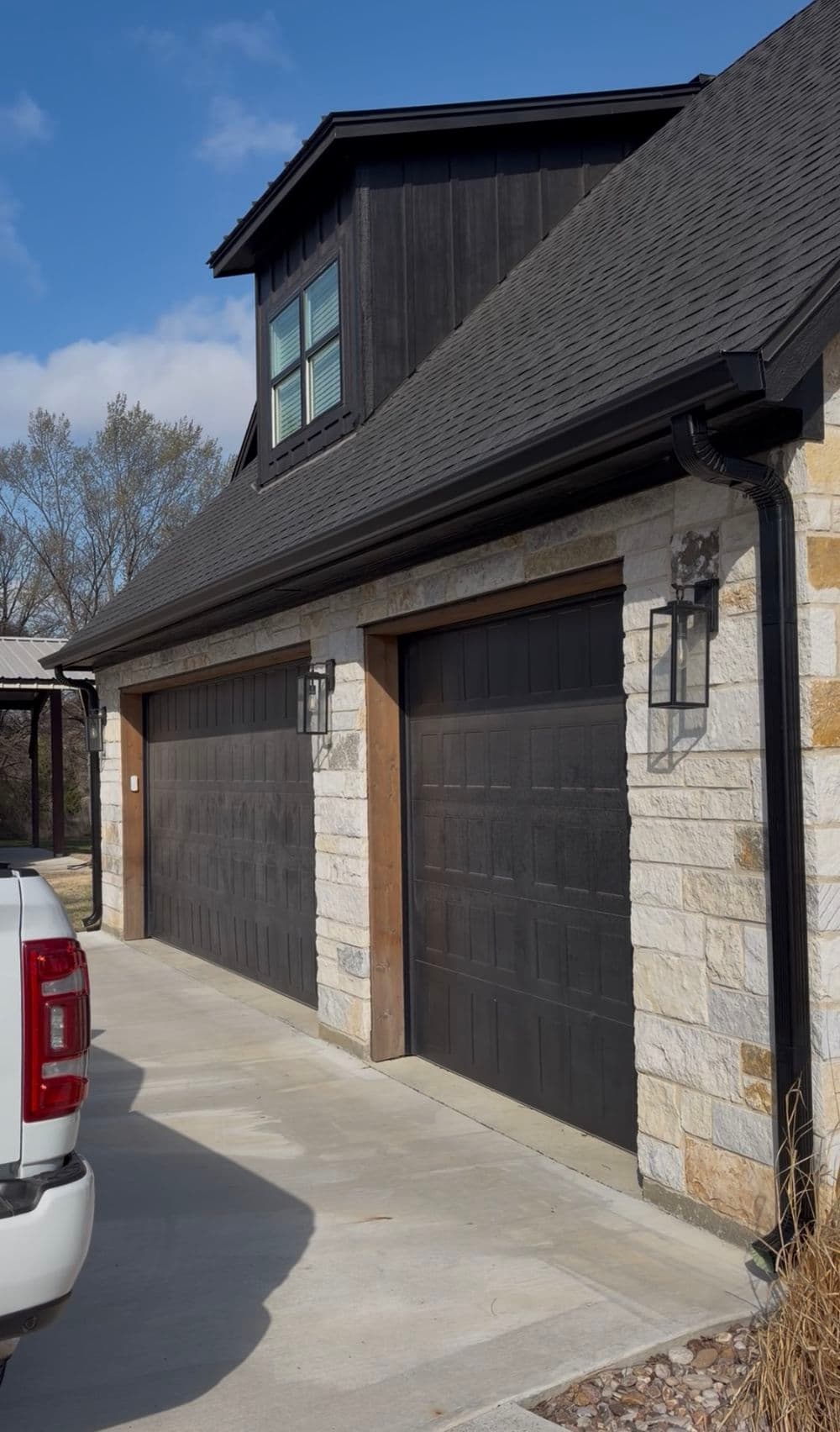 Gallery photos for 6-Inch Black Aluminum Gutter Install Protecting a Burleson Home: Image #2