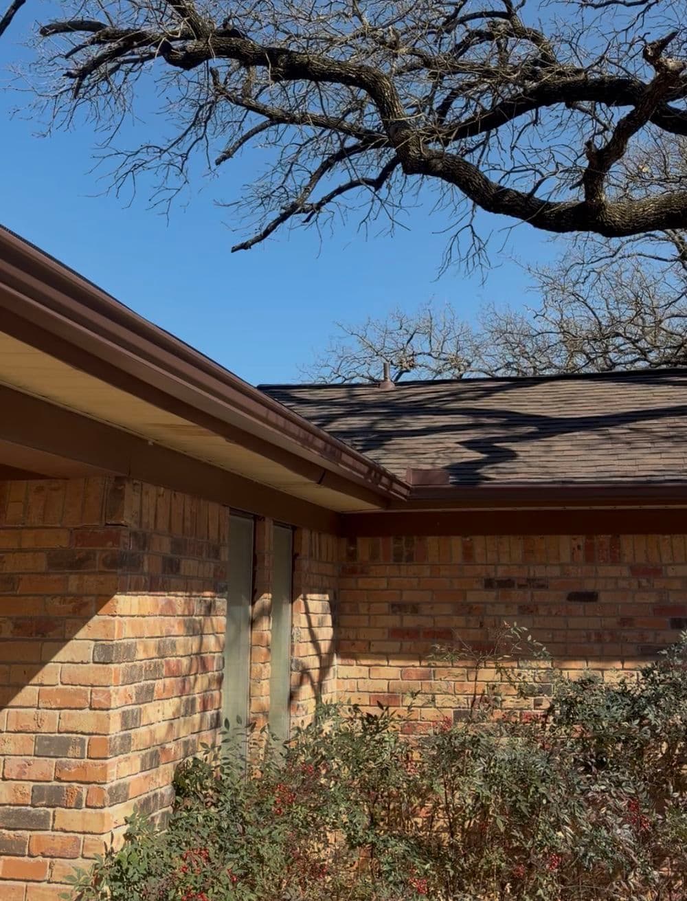 Sagging Gutter Replacement with New Seamless Gutters in Burleson
