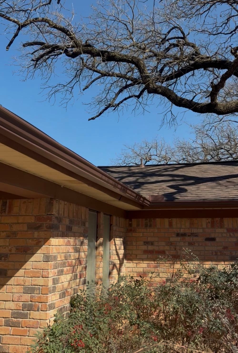 Sagging Gutter Replacement with New Seamless Gutters in Burleson