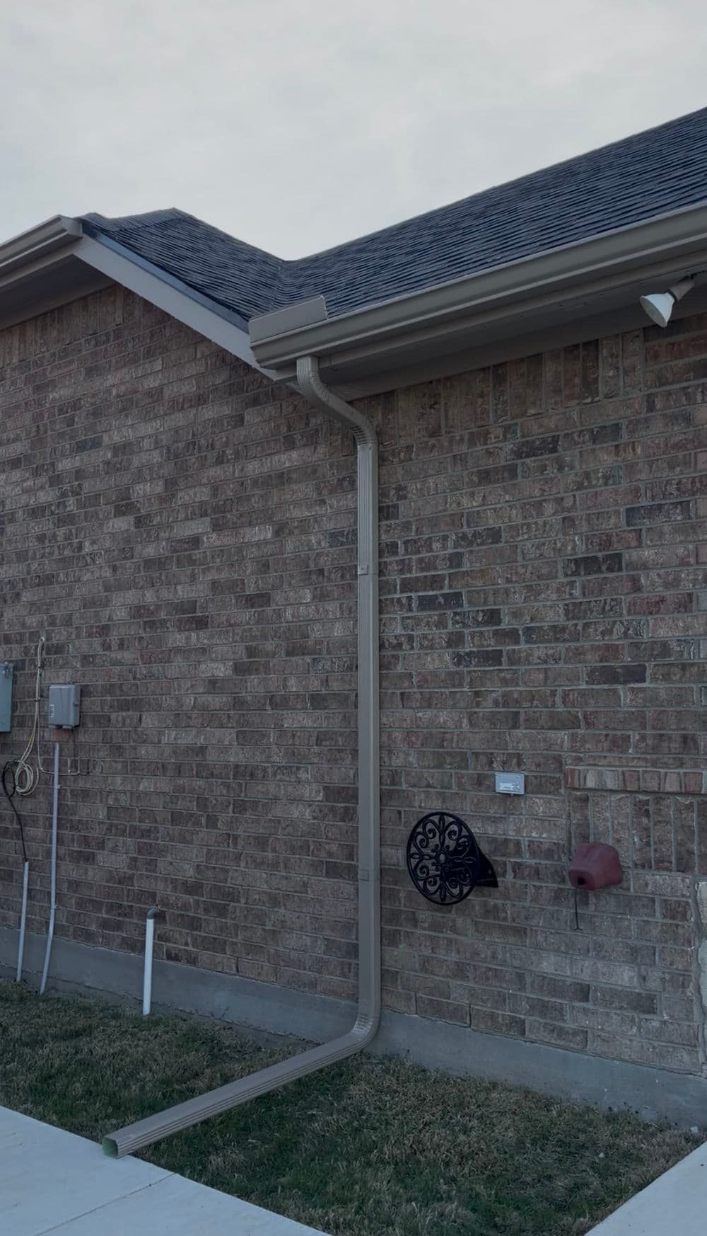 Gallery photos for 5-Inch Pebblestone Clay Gutter Installation in Burleson TX: Image #3
