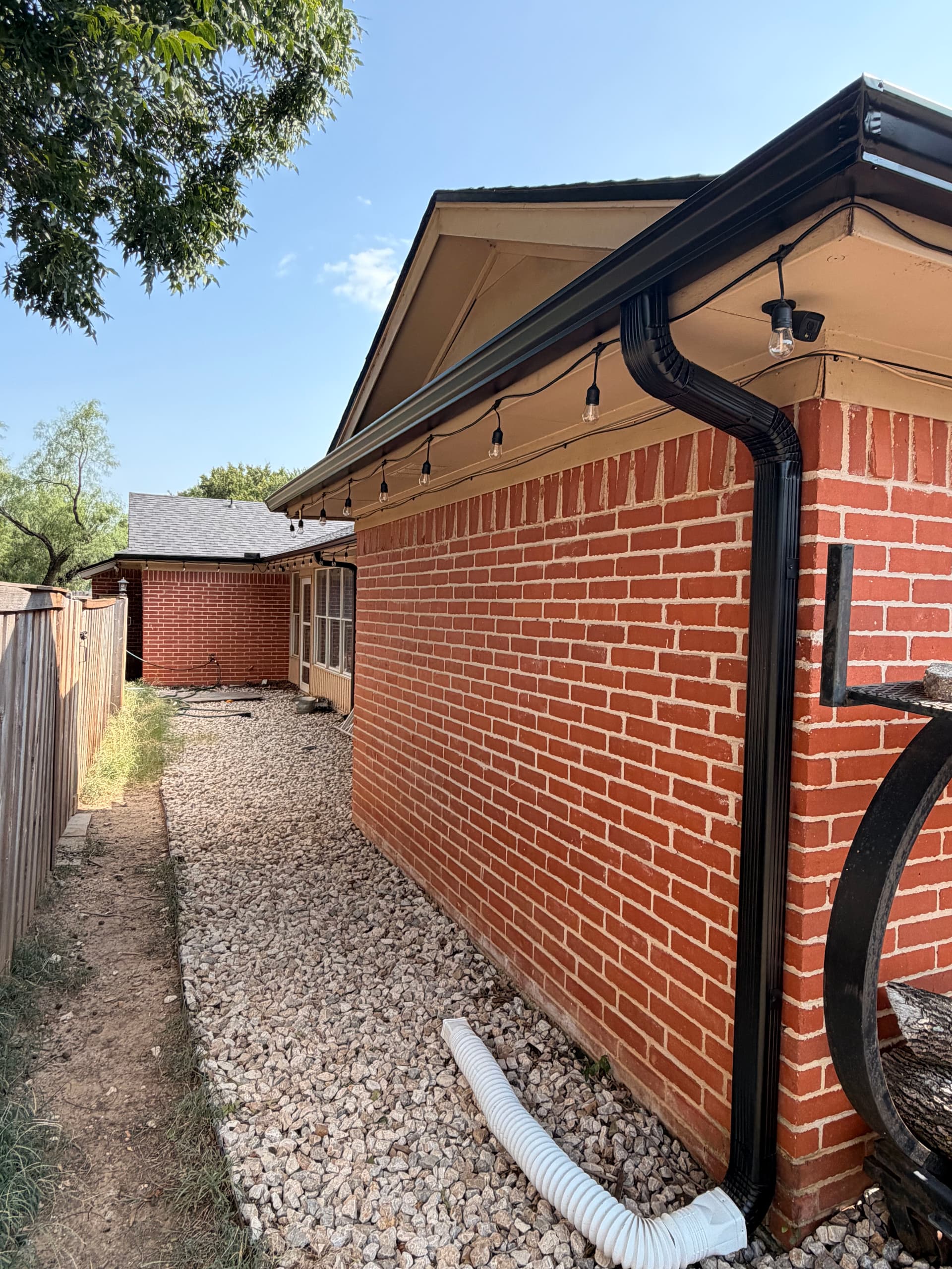 Gallery photos for Seamless Gutter Installation on a Mansfield Home: Image #2